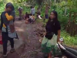 Warga Kampung Cipongpok Desa Sindangsari Perbaiki Jalan Rusak Secara Swadaya dan Lakukan Patungan