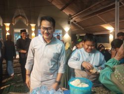 Wakil Wali Kota Adhitia Yudistira Serahkan Bantuan dalam Safari Ramadhan di Cipageran