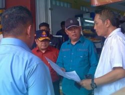Enang Sahri Tinjau Langsung Persoalan Trotoar di Depan Borma